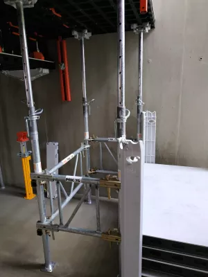 Bild: Schalung: Peri Stützen, Deckenschalung und Krone