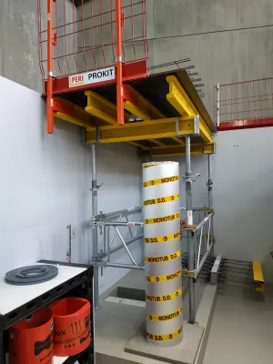 Bild: Schalung: Peri Stützen und Arbeitsbühne