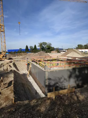 Bild: Schalung: Richtschalung an der Kellerwand 01