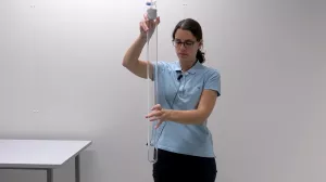 Video: Freier Fall im Vakuum