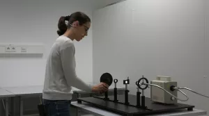 Video: Spektralzerlegung von weißem Licht und Überlagerung von Spektralfarben