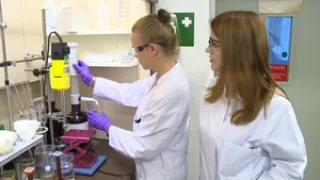 Video: Chemielaborant/in