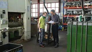 Video: Werkzeugmechaniker/in