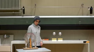 Video: Geladene Kugeln auf Luftschiene