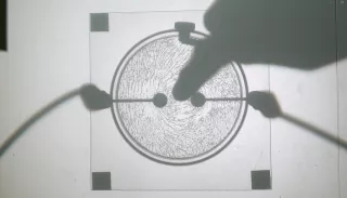 Video: Elektrische Feldlinien mit Grieß