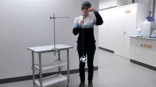 Video: Der Sturz der Kaffeetasse