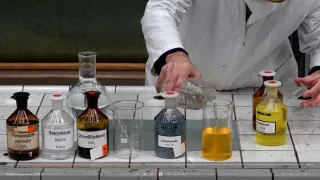 Video: Wasserstoffperoxid als Reduktionsmittel