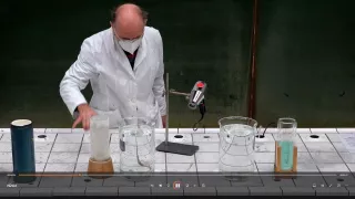 Video: Flüssige Luft auf Wasser gießen