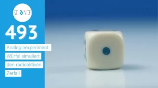Video: Würfel simuliert den radioaktiven Zerfall | Analogieexperiment