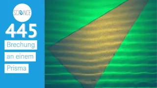 Video: Wasserwelle | Brechung an einem Prisma