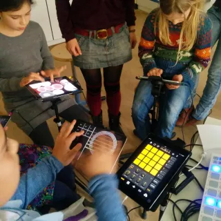 Bild: Touching Music - Klassenmusizieren und musikalisches Körpererleben als Zugang zu postdigitalen Musikkulturen
