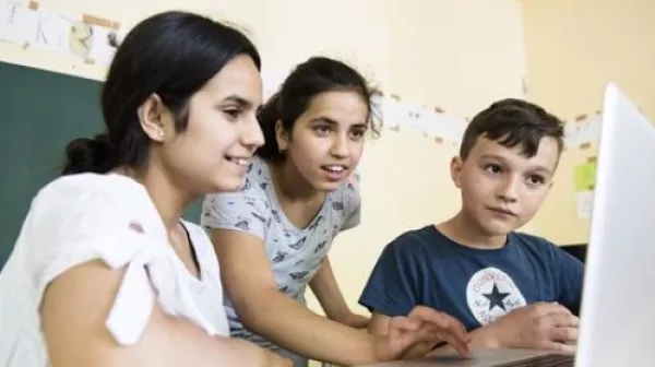 Handbuch: Kommunikationskanäle für den Austausch im Unterricht