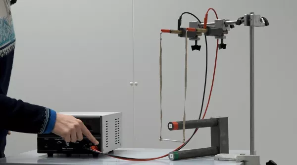 Video: Schaukel im Magnetfeld