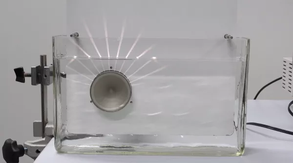 Video: Reflexion und Brechung am optisch dünneren Medium