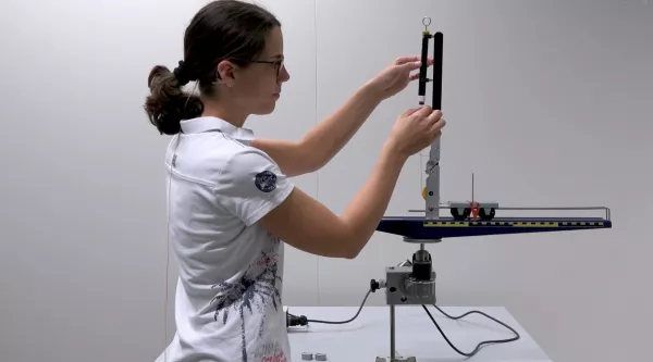 Video: Zentripetalkraft bei Änderung von Masse und Winkelgeschwindigkeit