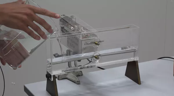 Video: Dipole im Wassertank