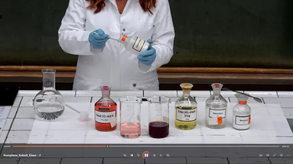 Video: Komplexbildung und -umwandlung von Kobalt(II)- und Eisen(III)-chlorid